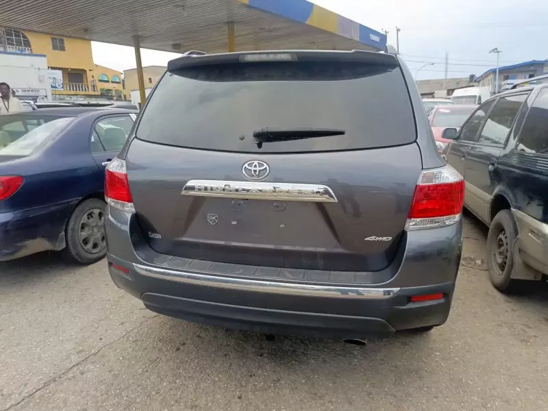 Toyota Highlander   - 2013
