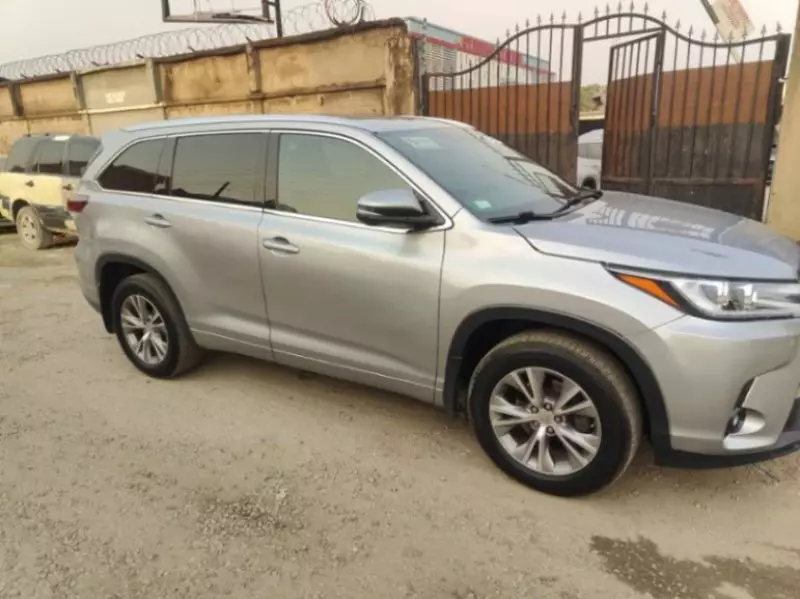 Toyota Highlander   - 2014