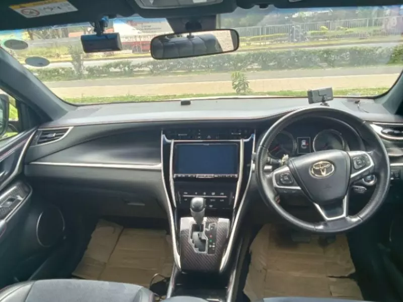 Toyota Harrier   - 2017