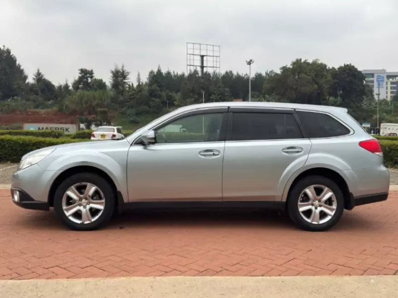Subaru Outback   - 2011