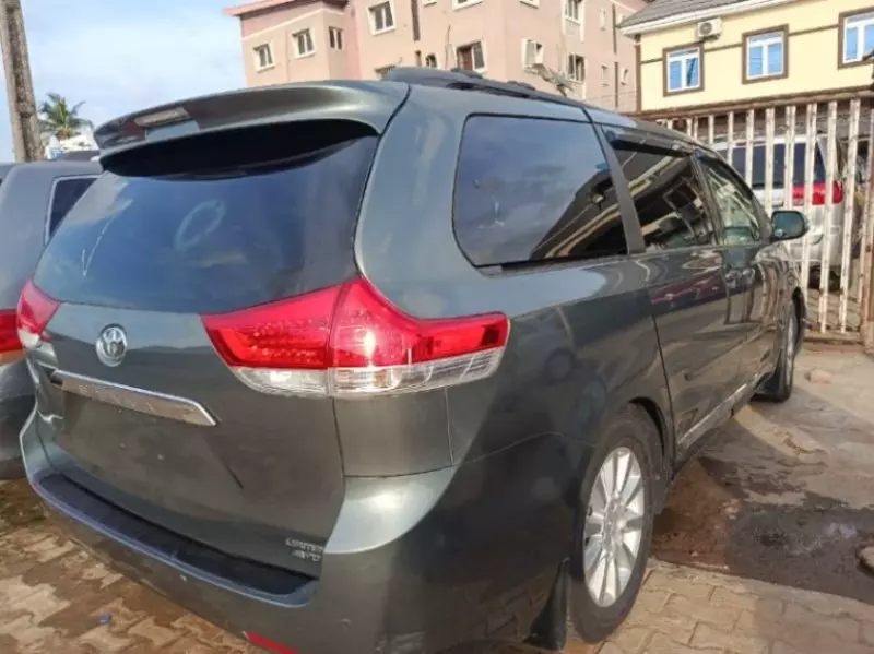 Toyota Sienna   - 2013