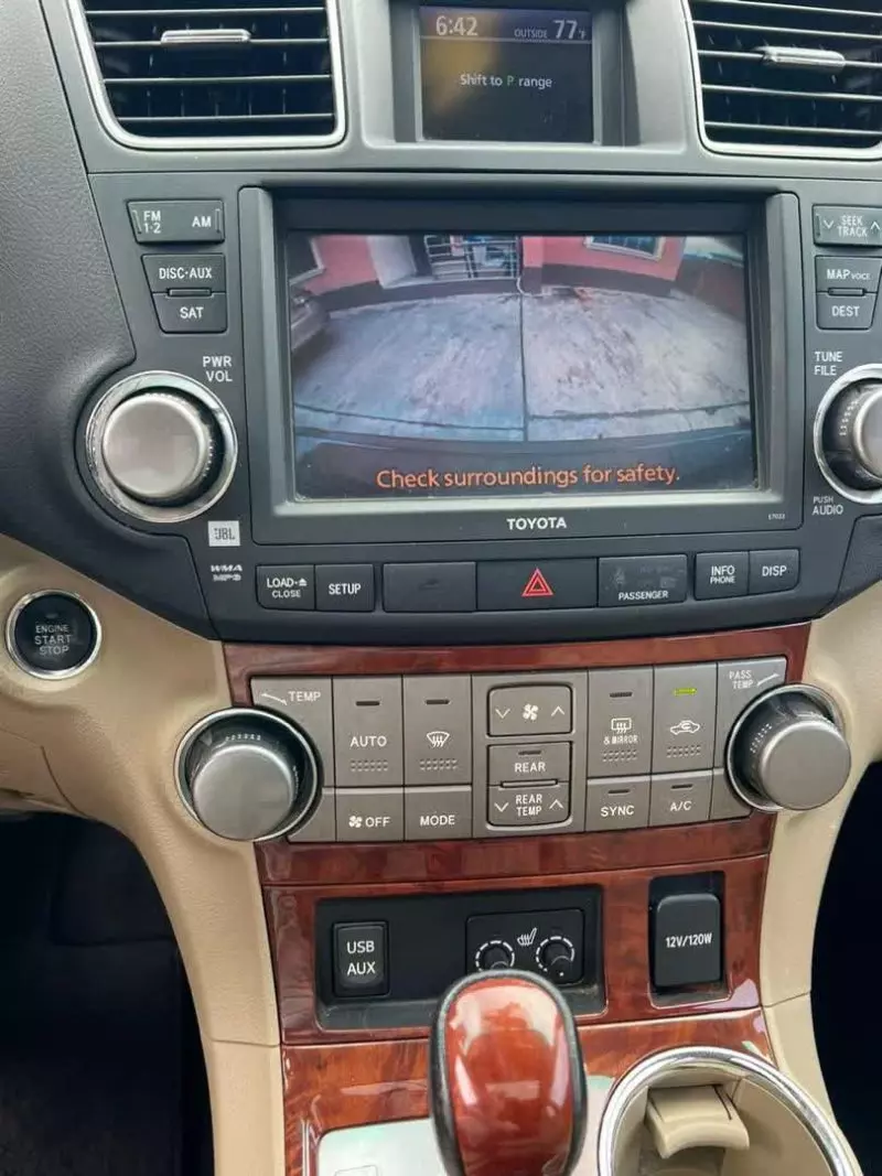 Toyota Highlander   - 2011