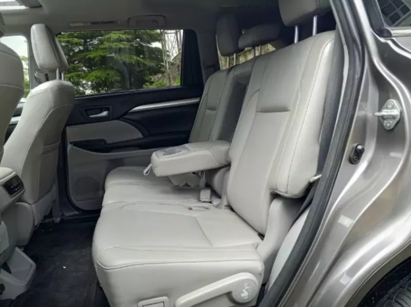 Toyota Highlander   - 2017