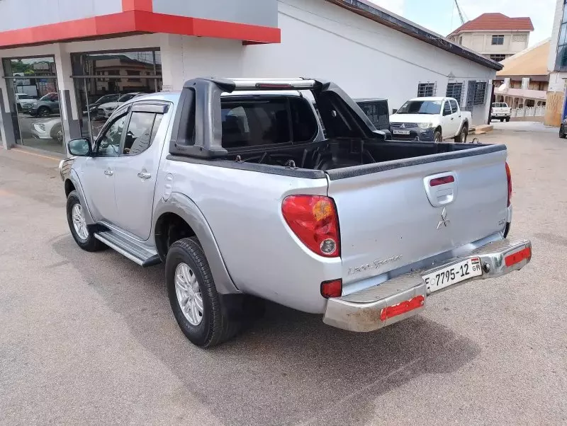 Mitsubishi L200 D/C Sportero A/T   - 2012