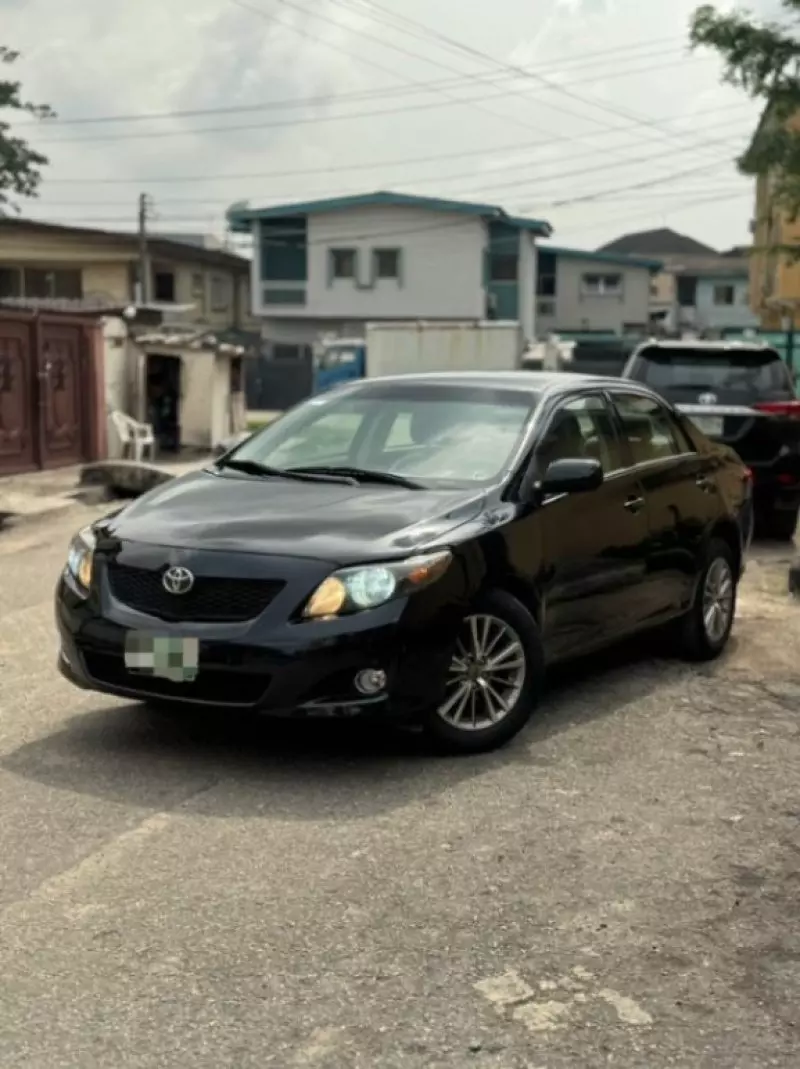 Toyota Corolla   - 2010