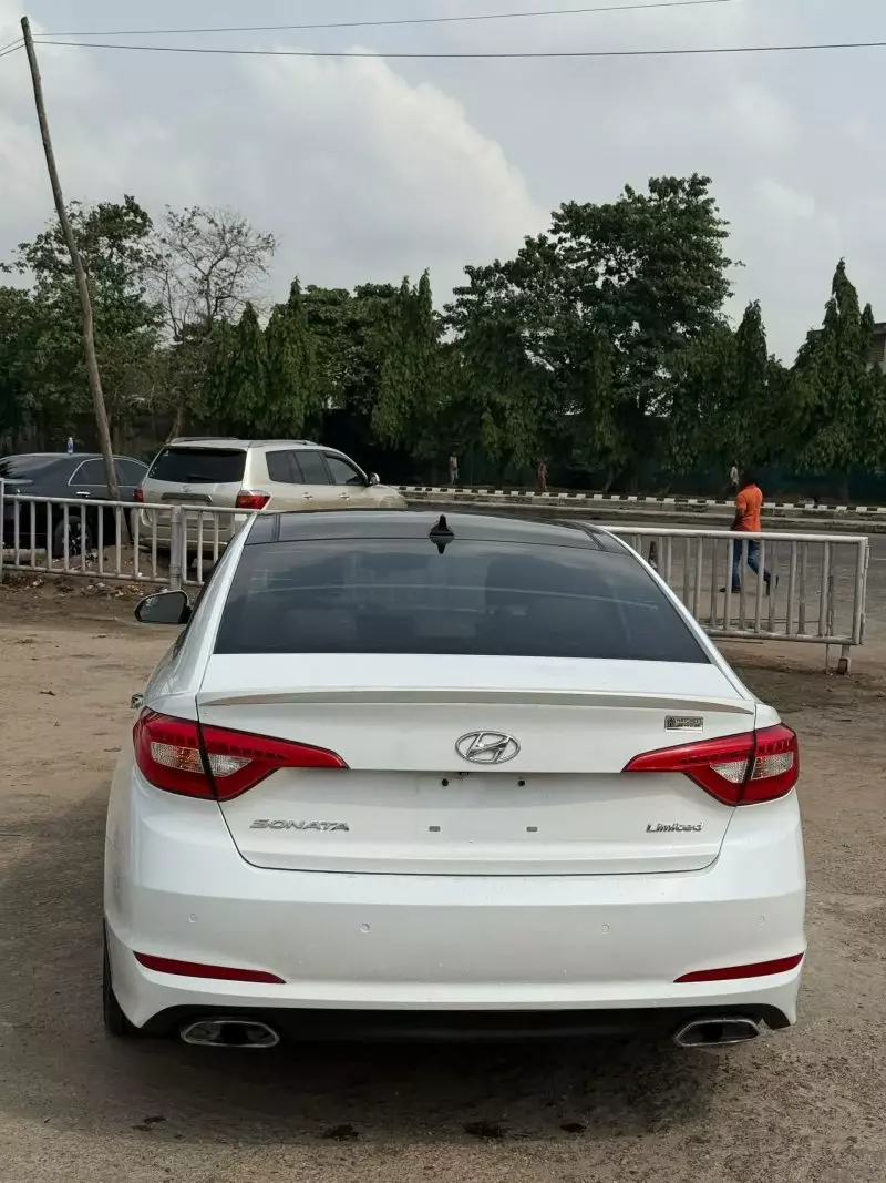 Hyundai SONATA 2,0L BVA / Cuir Luxury   - 2015