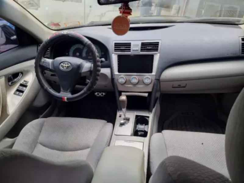 Toyota Camry   - 2011