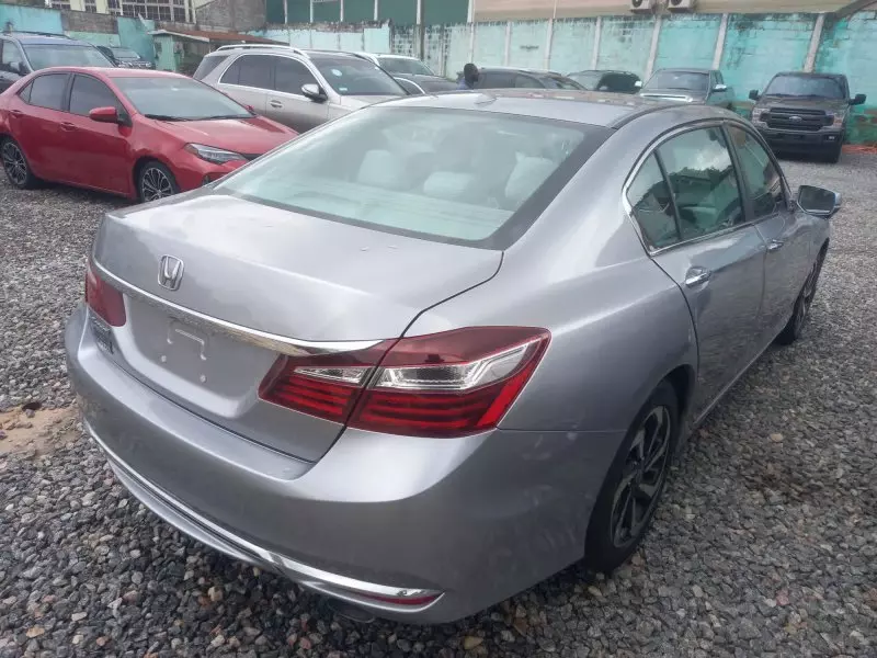 Honda Accord   - 2017