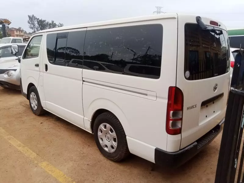 Toyota Hiace   - 2012