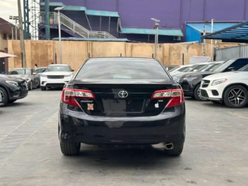 Toyota Camry   - 2012