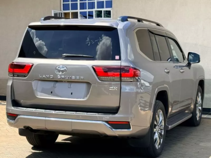 Toyota LAND CRUISER 300 LC300