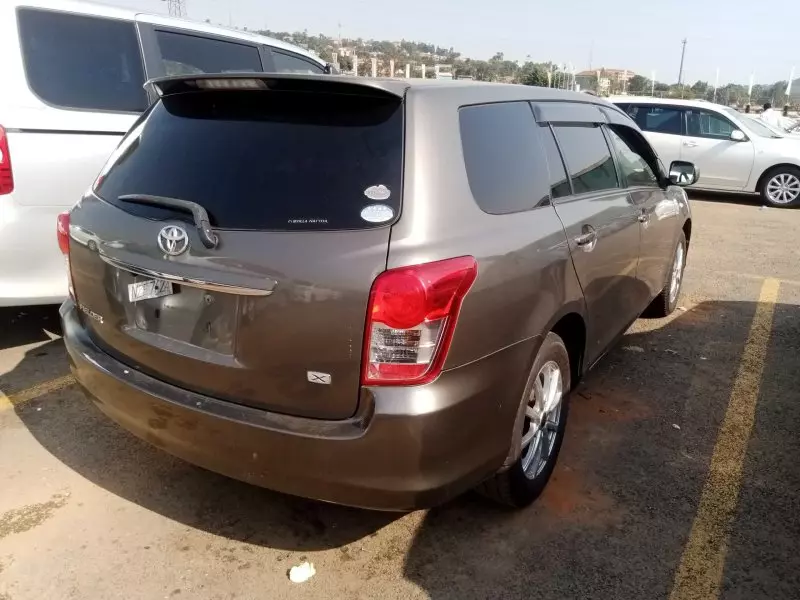 Toyota Fielder    - 2012
