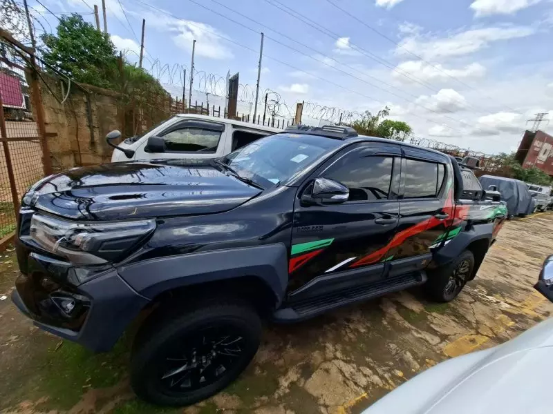 Toyota Hilux   - 2019