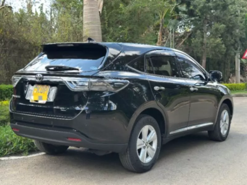 Toyota Harrier   - 2017