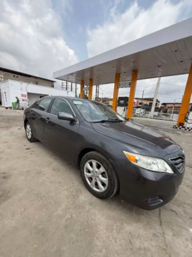 Toyota Camry   - 2011