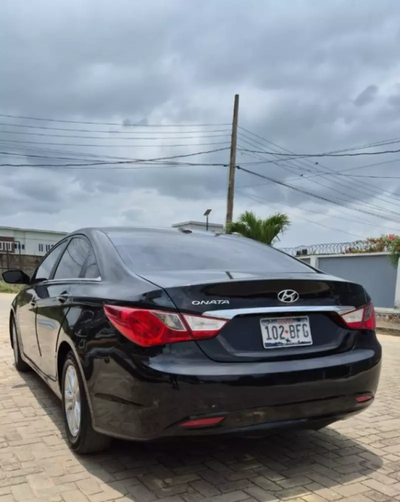 Hyundai Sonata   - 2011