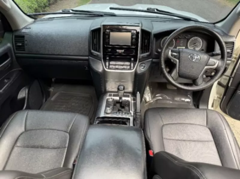 Toyota Land Cruiser V8   - 2017