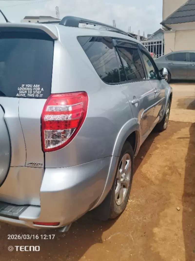 Toyota RAV4   - 2010