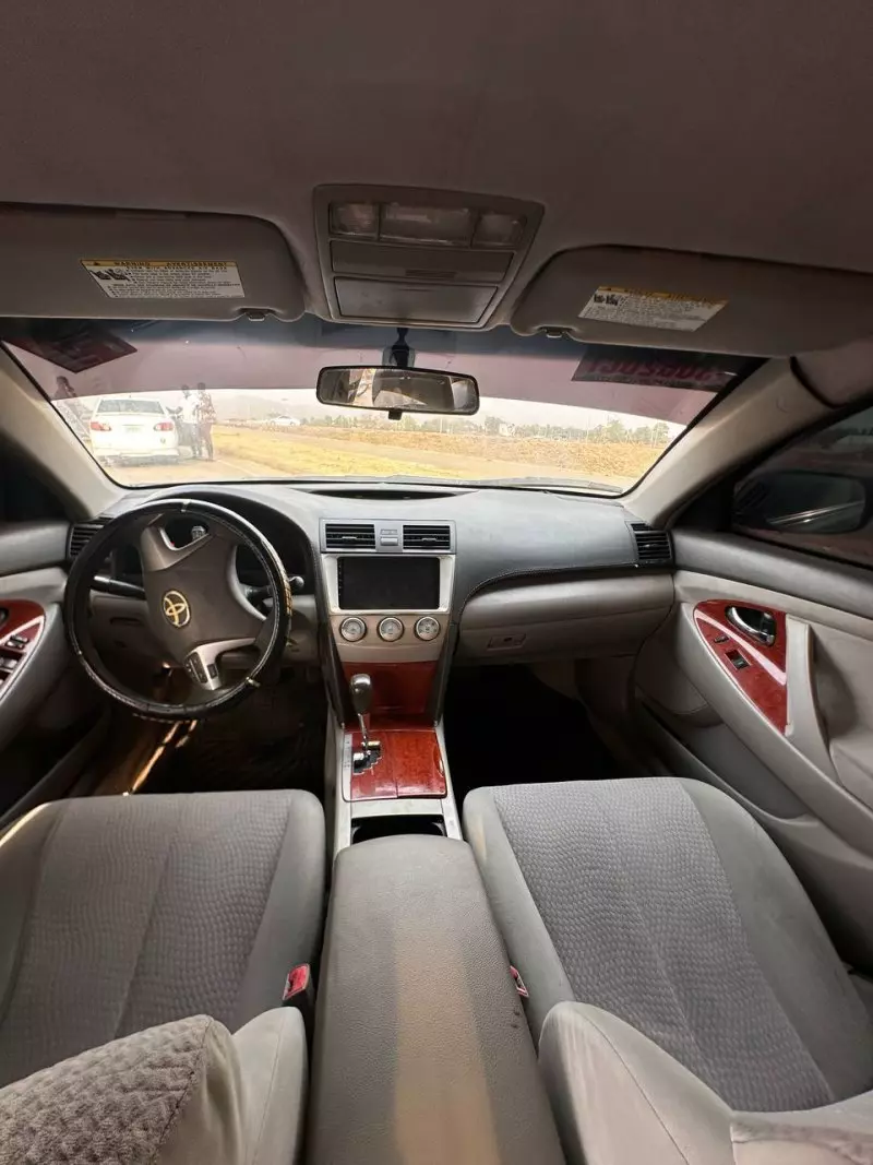 Toyota Camry   - 2011
