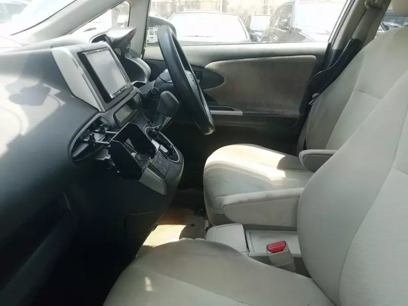 Toyota Wish   - 2012