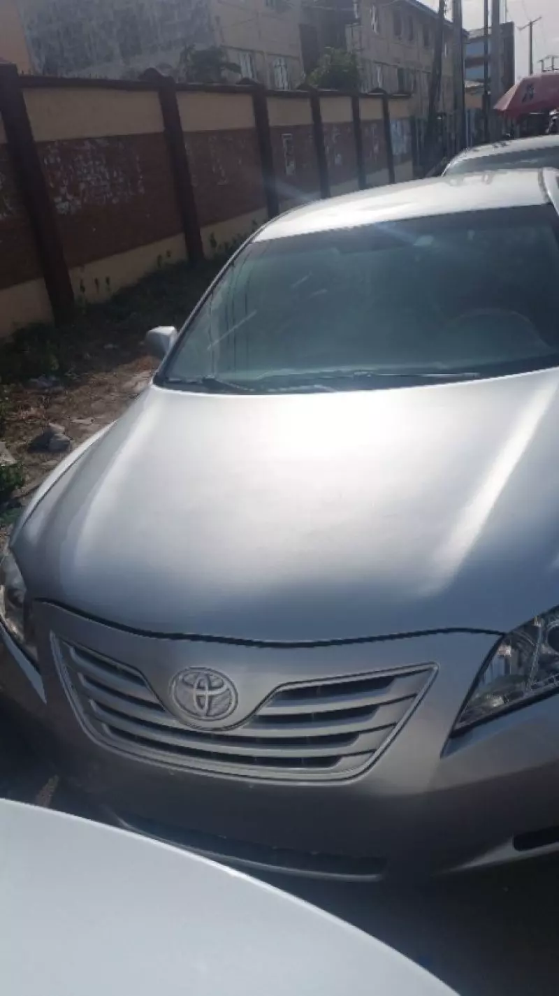 Toyota Camry   - 2009