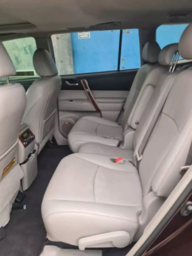 Toyota Highlander   - 2013
