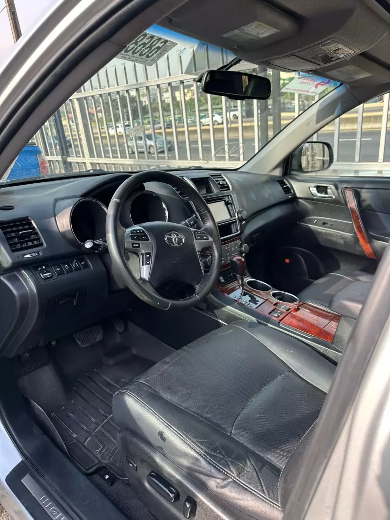 Toyota Highlander   - 2013