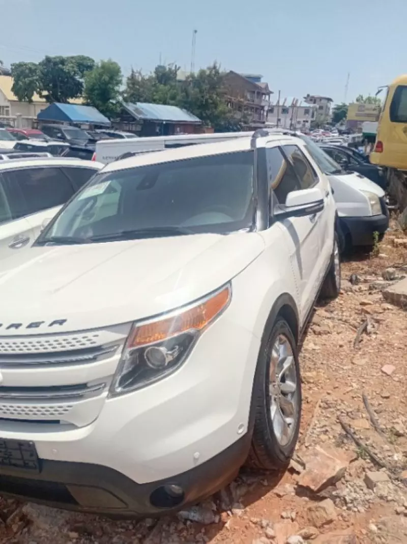 Ford Explorer XLT 3.5L   - 2014