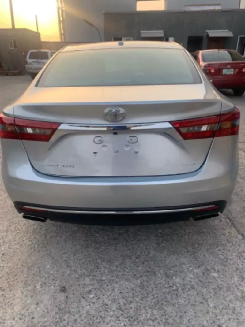 Toyota Avalon   - 2016