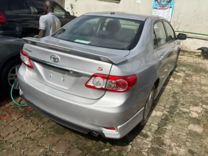 Toyota Corolla   - 2011