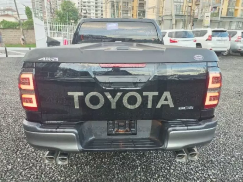 Toyota Hilux   - 2019