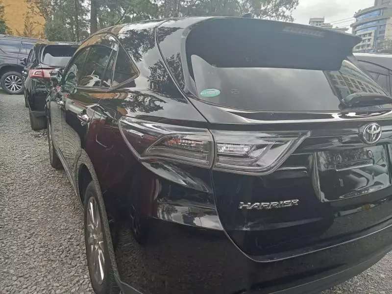 Toyota Harrier   - 2016