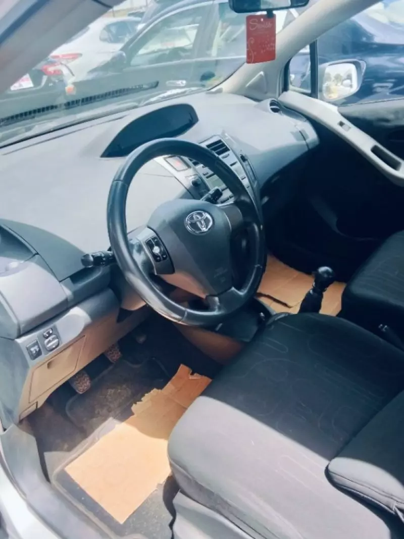 Toyota Yaris   - 2010