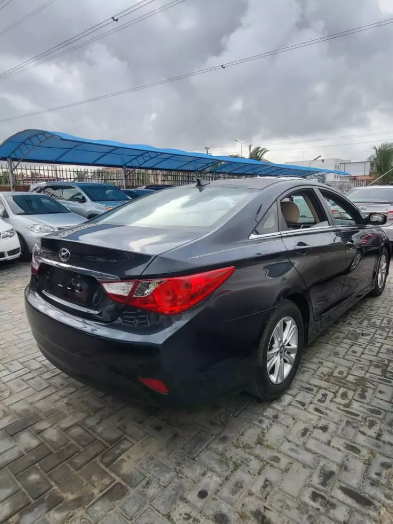 Hyundai Sonata   - 2014