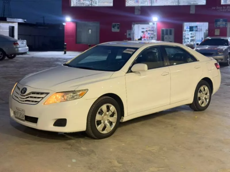 Toyota Camry   - 2011