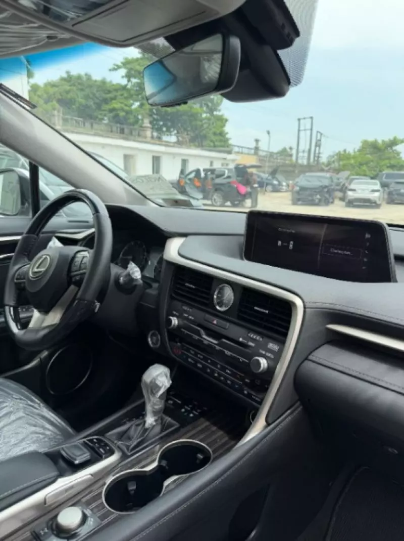 Lexus RX   - 2019