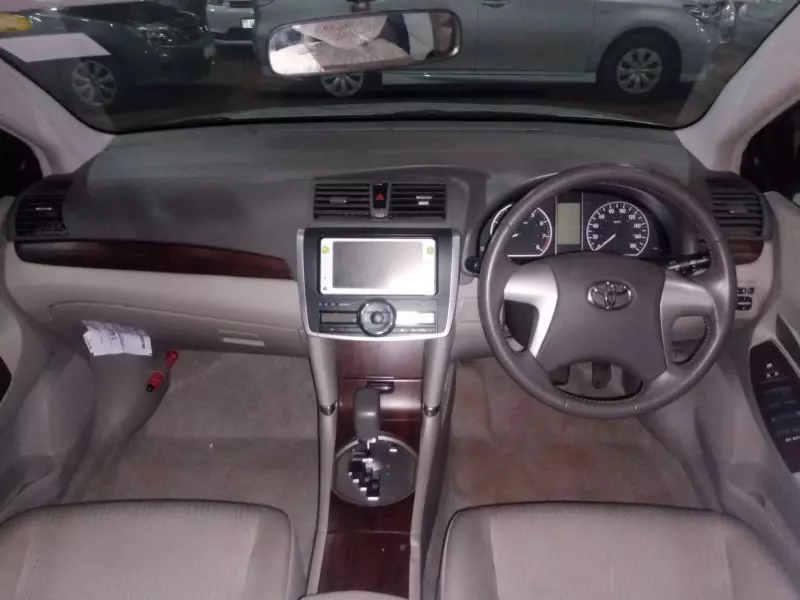 Toyota Premio    - 2010