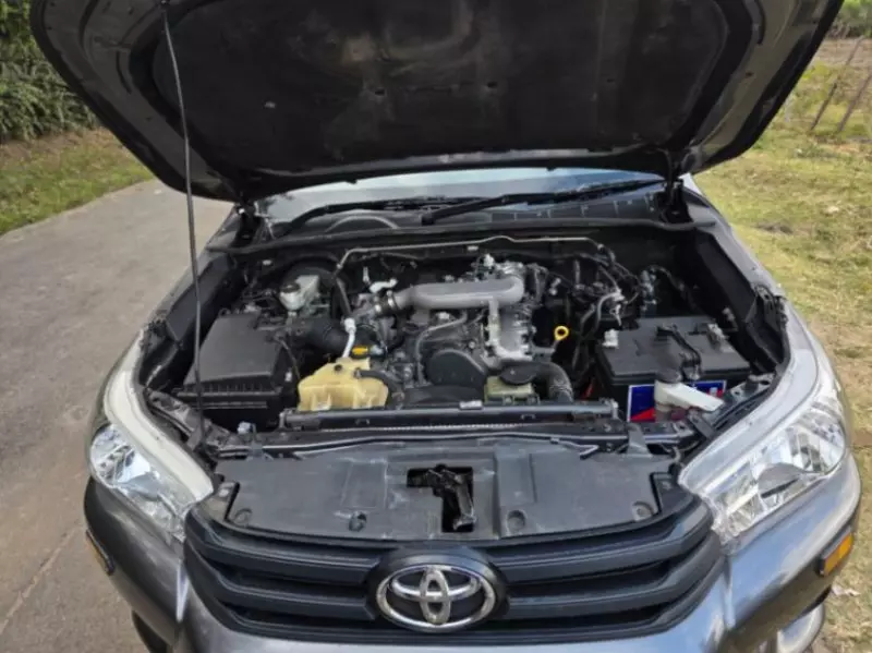 Toyota Hilux   - 2016