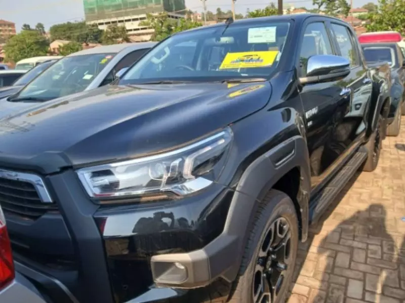 Toyota Hilux   - 2025