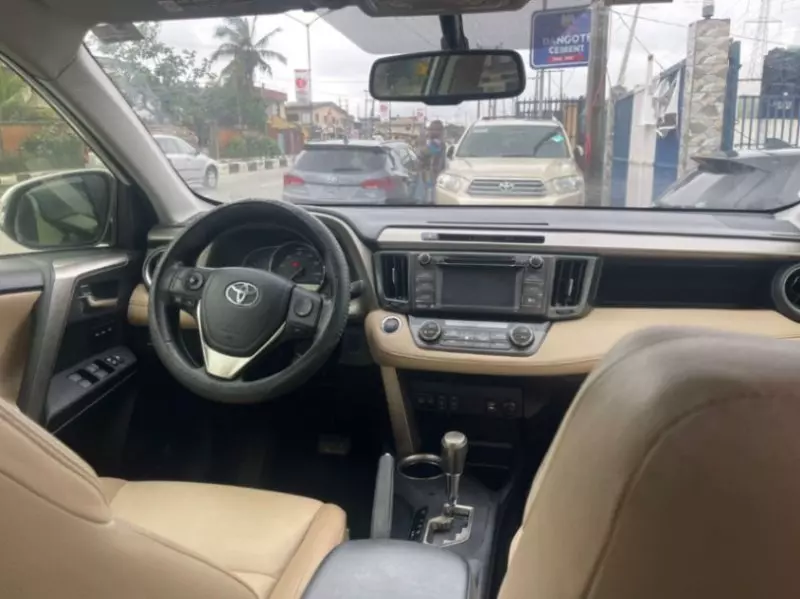 Toyota RAV 4   - 2015