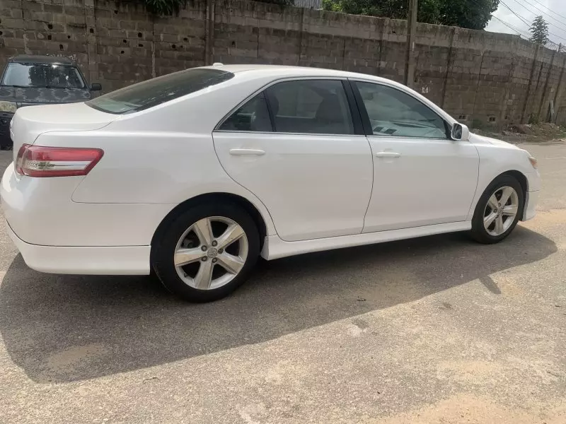 Toyota camry   - 2011