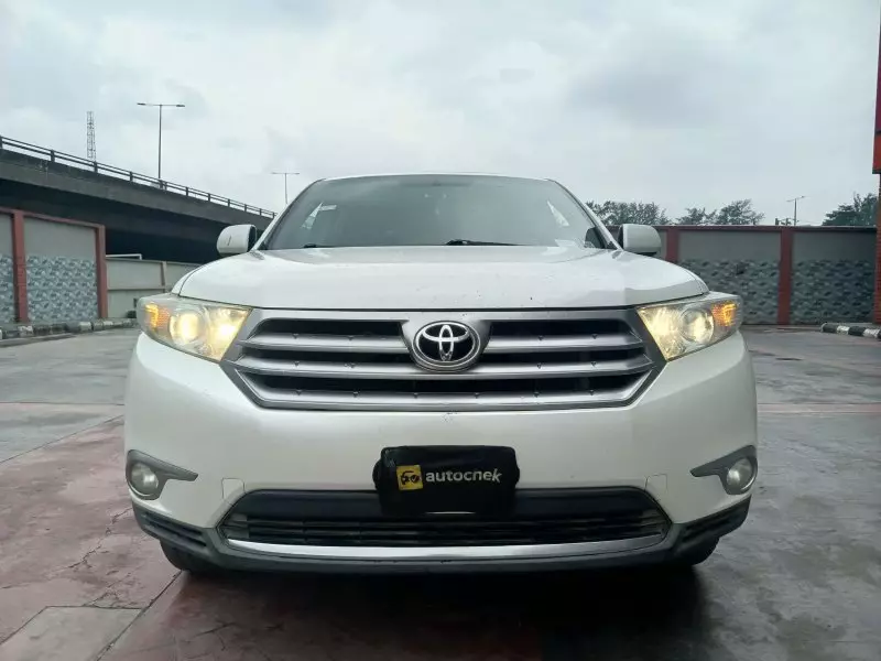 Toyota Highlander   - 2011