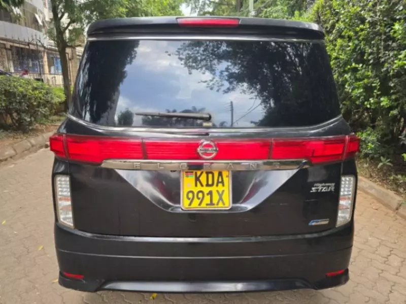 Nissan Elgrand   - 2013