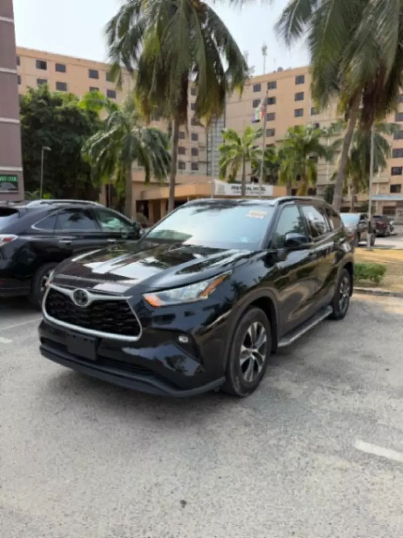 Toyota Highlander   - 2020