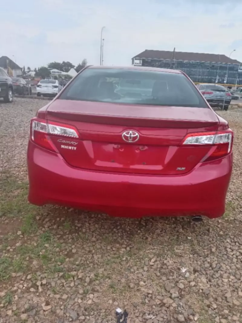Toyota Camry   - 2012