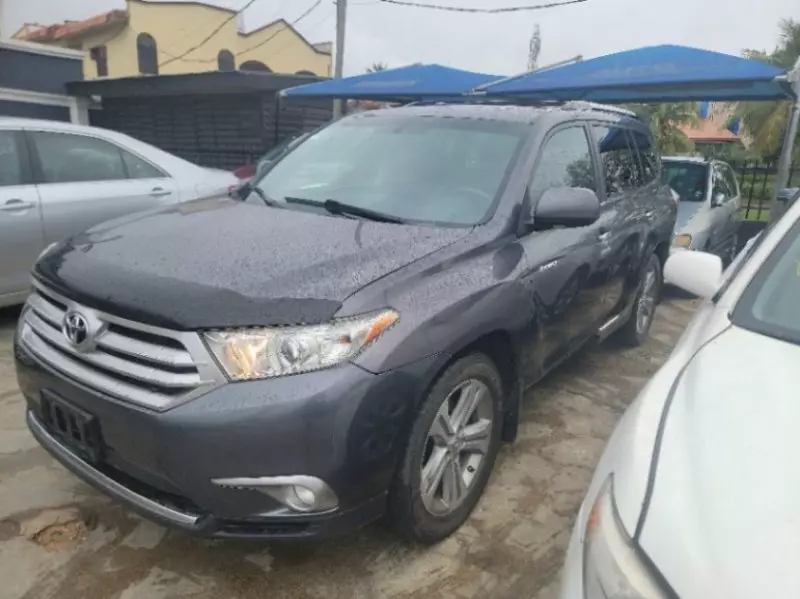 Toyota Highlander   - 2012