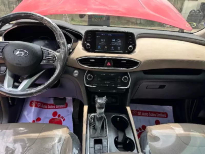 Hyundai Santa Fe   - 2019