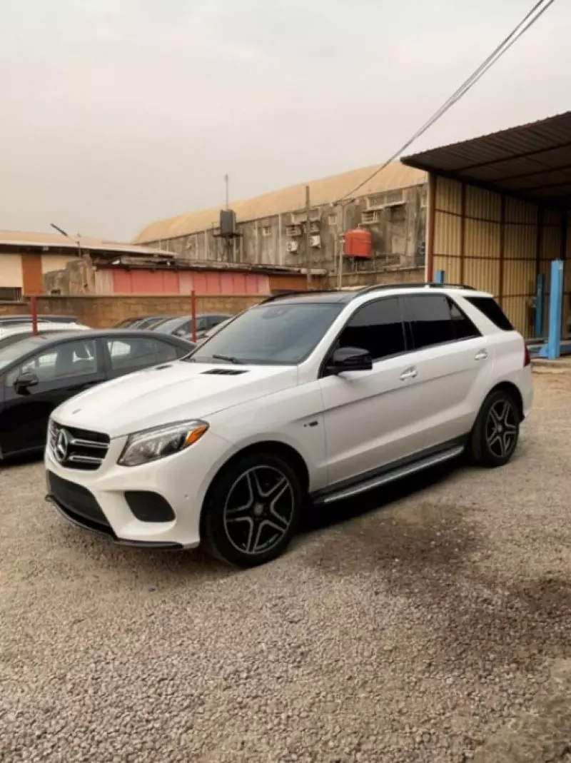 Mercedes-Benz GLE 400 - 2016