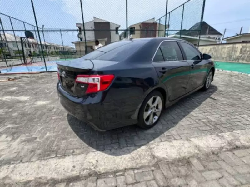 Toyota Camry   - 2014