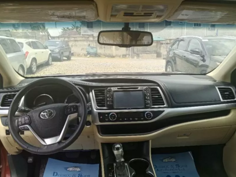 Toyota Highlander   - 2016